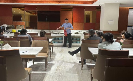 2.长白山永乐国际旅馆组织开展消防清静培训_副本.jpg